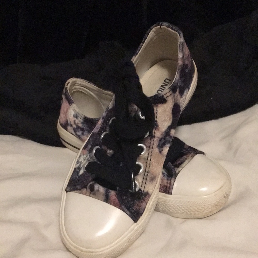 UnionBay Lucinda girl’s velvet floral lace up sneakers size 13